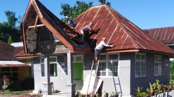 Kantor Kelurahan Sumarorong dibongkar pemilik lahan