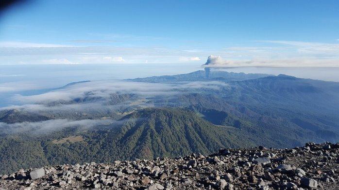 Keindahan alam Indonesia di Puncak Mahameru, Gunung Semeru
