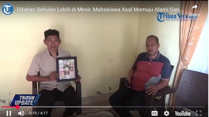 Keluarga dari Arjung, mahasiswa asal Desa Dungkait, Kecamatan Tapalang Barat, Kabupaten Mamuju, Sulawesi Barat, yang ditahan di penjara Nozha, Kairo, Mesir.