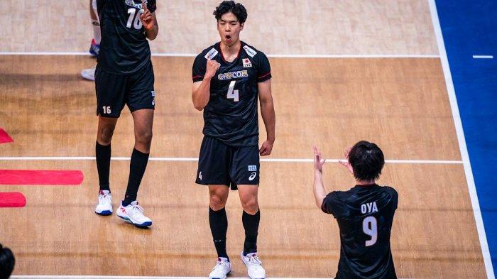 KENTO MIYAURA VNL - Pevoli asal Jepang, Kento Miyaura #4 berselebrasi ketika dirinya bersama tim voli Jepang berhadapan dengan Serbia di Xi'an China, dalam gelaran VNL 2025 putra pada 13 Juni 2025. (Foto: Volleyballworld).
