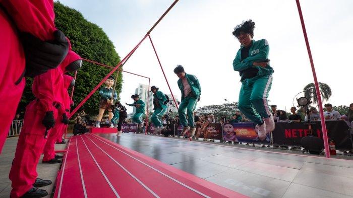 EVENT SERU NETFLIX - Keseruan peserta acara Squid Game 3: The Jump Rope Challenge di Plaza Senayan, Jakarta, dirilis Netflix, Jumat (27/6/2025).