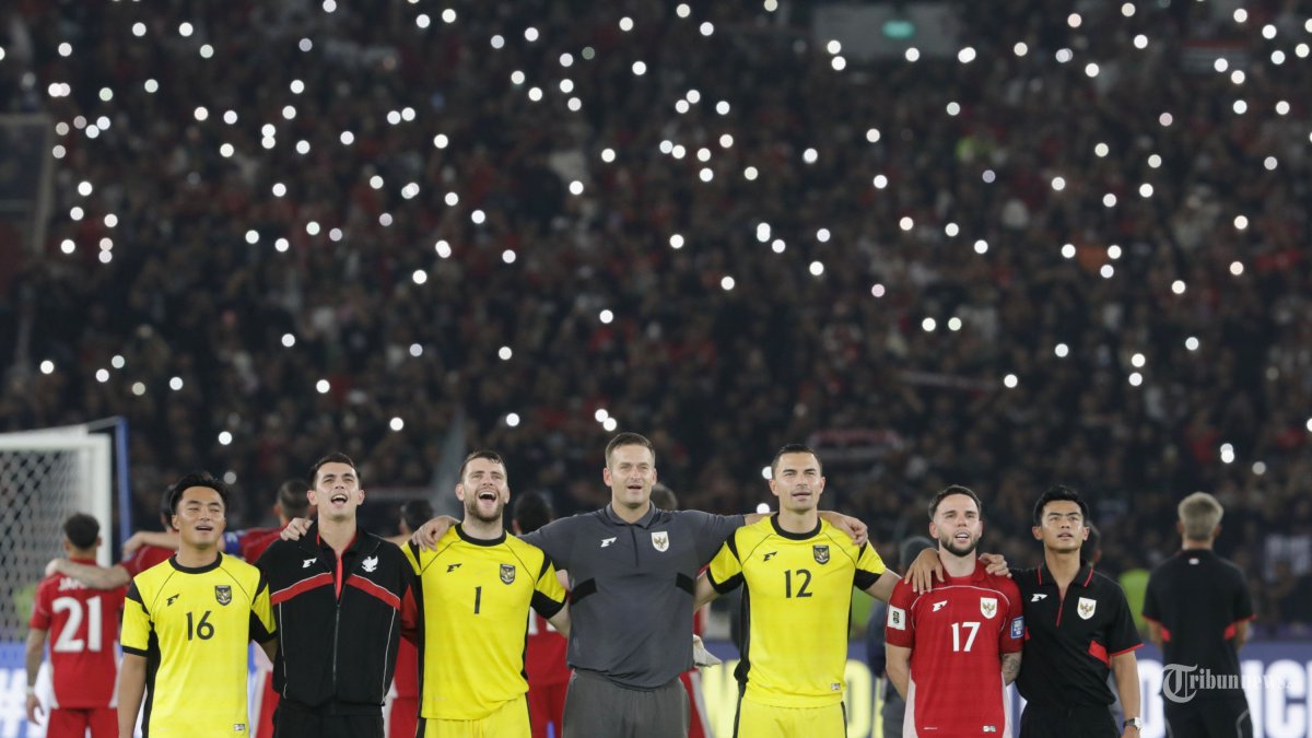 TIMNAS INDONESIA - Pesepak bola Timnas Indonesia berselebrasi usai laga Timnas Indonesia melawan Bahrain dalam babak kualifikasi Piala Dunia 2026 Zona Asia di Stadion Utama Gelora Bung Karno, Senayan, Jakarta, Selasa (25/3/2025). Timnas Indonesia berhasil mengalahkan Bahrain dengan skor 1-0. TRIBUNNEWS/IRWAN RISMAWAN