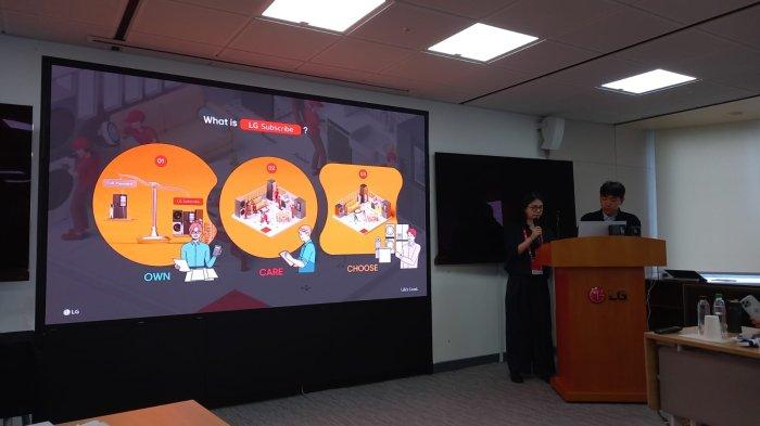LG SUBSCRIBE - Heejung Jo, HS/ES Overseas Subscription Magnificant Task LG Electronics saat memaparkan tentang G Subscribe kepada jurnalis di acara LG HS Asia Press Tour 2025 di Twin Tower, kantor pusat LG di Seoul, 21 April 2024.