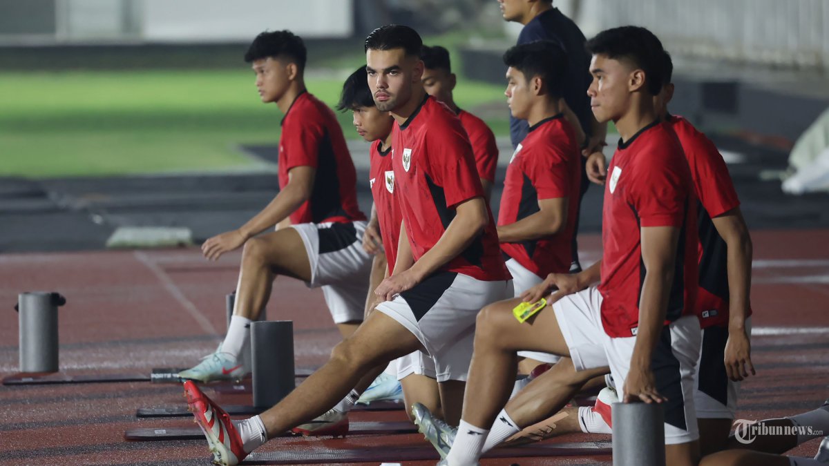 JELANG LAGA FINAL - Pesepak bola Timnas Indonesia U-23 mengikuti sesi latihan resmi jelang babak final ASEAN U-23 Championship di Stadion Madya, Kompleks GBK, Senayan, Jakarta, Senin (28/7/2025). Pada babak final ASEAN U-23 Championship Timnas Indonesia U-23 akan bertanding melawan Timnas Vietnam U-23 di Stadion Utama Gelora Bung Karno pada Selasa (29/7). TRIBUNNEWS/HERUDIN