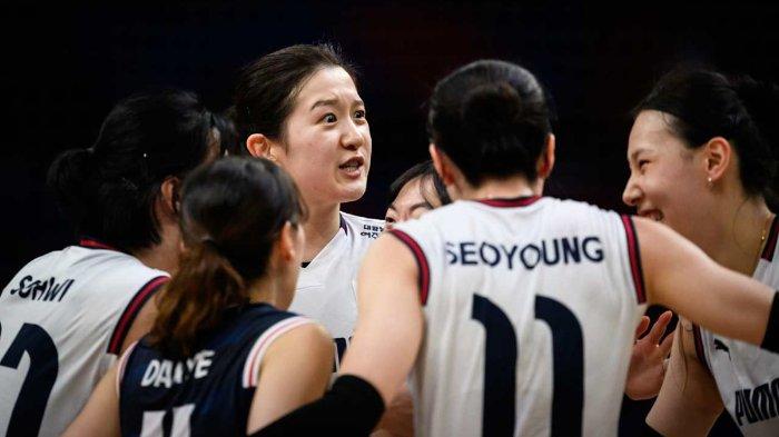 LEE DAHYEON - Ekspresi pevoli Korea Selatan, Lee Dahyeon saat berselebrasi dengan rekan setimnya dalam laga melawan Kanada VNL 2025 Putri di Istanbul, Turki, pada 18 Juni 2025. (Foto: Volleyballworld)