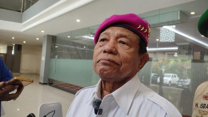 PURNAWIRAWAN TNI - Mantan Komandan Korps Marinir (Dankormar) Letjen TNI (Purn) Suharto saat ditemui awak media di Kawasan Kelapa Gading, Jakarta Utara, Kamis (17/4/2025). Suharto menegaskan barisan Purnawirawan TNI akan mendukung pemerintahan Prabowo Subianto.