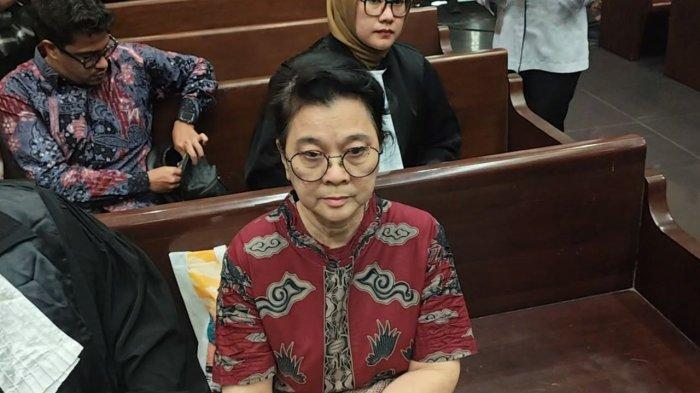 VONIS BEBAS RONALD TANNUR - Terdakwa Lisa Rachmat, pengacara dari Gregorius Ronald Tannur, usai menjalani sidang pembacaan surat tuntutan di Pengadilan Tipikor Jakarta, Rabu (28/5/2025). Jaksa menuntut hukuman pidana 14 tahun penjara dan denda Rp750 juta karena kasus suap hakim Pengadilan Negeri Surabaya, terkait vonis bebas Ronald Tannur, serta percobaan menyuap majelis kasasi Mahkamah Agung (MA). 
