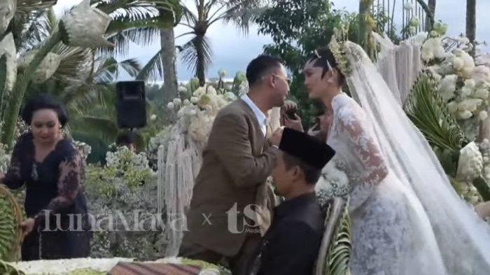 PERNIKAHAN LUNA MAYA - Raffi Ahmad hadir di pernikahan Luna Maya dan Maxime Bouttier. Raffi dan Luna adalah sahabat lama.