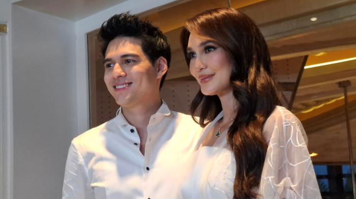 RESEPSI LUNA MAXIME - Luna Maya dan Maxime Bouttier tak tahu anggaran untuk biaya resepsi pernikahan mereka di Jakarta. Luna Maya dan Maxime Bouttier di kawasan Gatot Subroto Jakarta Selatan, Rabu (30/7/2025).