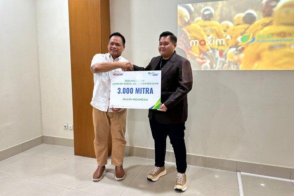 ANSURANSI DRIVER MAXIM - Maxim dan BPJS TK memfasilitasi perlindungan terhadap mitra pengemudi dari resiko kecelakaan kerja (Jaminan Kecelakaan Kerja) dan kematian (Jaminan Kematian). Development Director Maxim Indonesia Dirhamsyah mengungkapkan bahwa dengan adanya perlindungan ini, diharapkan para pengemudi dapat bekerja dengan lebih tenang tanpa khawatir terhadap risiko yang mungkin terjadi di jalan.