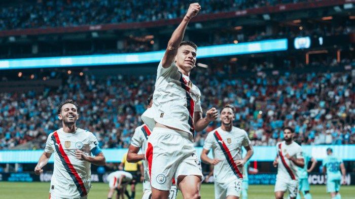 SELEBRASI ECHEVERRI - Pemain asal Argentina Claudio Echeverri merayakan gol pertamanya bersama Manchester City yang dicetak ke gawang Al Ain pada laga kedua grup G Piala Dunia Antarklub 2025 di Stadion Mercedes-Benz, Amerika Serikat, Senin (23/6/2025). (X Man City - 23/6/2025)