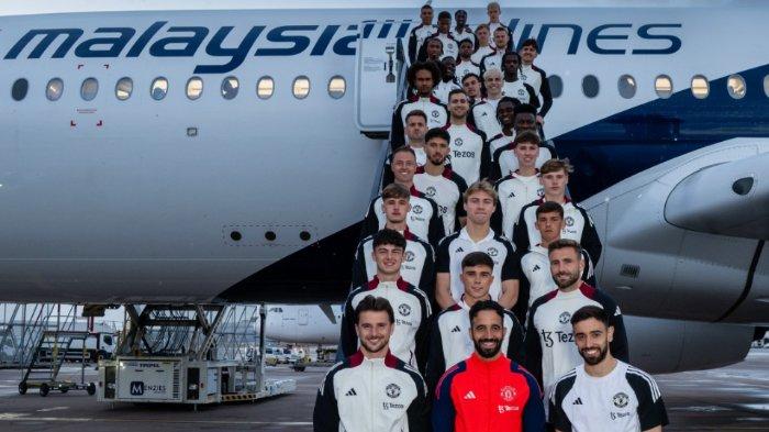 SKUAD PRA MUSIM - Tim Manchester United termasuk juga pelatih Ruben Amorim berfoto sebelum melakoni tur pra musim 2025 ke Benua Asia. (Instagram MU - 26/5/2025).
