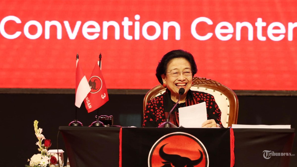 BIMTEK PDIP - Ketua Umum DPP PDI Perjuangan (PDIP) Megawati Soekarnoputri memberikan arahan kepada peserta Bimbingan Teknis (Bimtek) Fraksi PDIP se-Indonesia di The Meru & Bali Beach Convention Center, Sanur, Denpasar, Bali, Rabu (30/7/2025). Ia menyerukan bahwa perjuangan politik bukan sekadar rutinitas, melainkan amanat sejarah yang tak boleh padam.