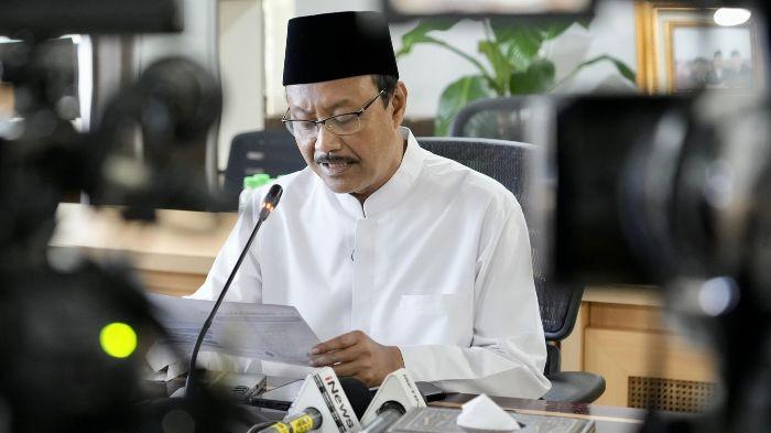 DUGAAN JUDI ONLINE - Kementerian Sosial (Kemensos) sedang mengevaluasi sebanyak 603.999 penerima bansos yang menurut catatan Pusat Pelaporan dan Analisis Transaksi Keuangan (PPATK) terlibat dalam aktivitas judi online. Hal itu disampaikan Menteri Sosial, Saifullah Yusuf (Gus Ipul) dalam konferensi pers di Kantor Kemensos, Jakarta, Sabtu (19/7/2025). 