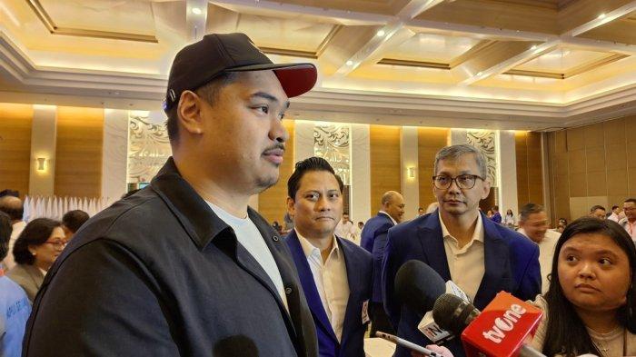 caption: WAWANCARA MENPORA DITO - Menteri Pemuda dan Olahraga (Menpora), Dito Ariotedjo saat diwawancarai usai membuka Musyawarah Nasional (Munas) Akuatik Indonesia 2025 di Hotel JS Luwansa Jakarta, Sabtu (15/3/2025). Tribunnews/Abdul Majid