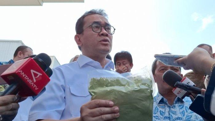 Menteri Perdagangan Budi Santoso di pelepasan ekspor perdana Kratom]