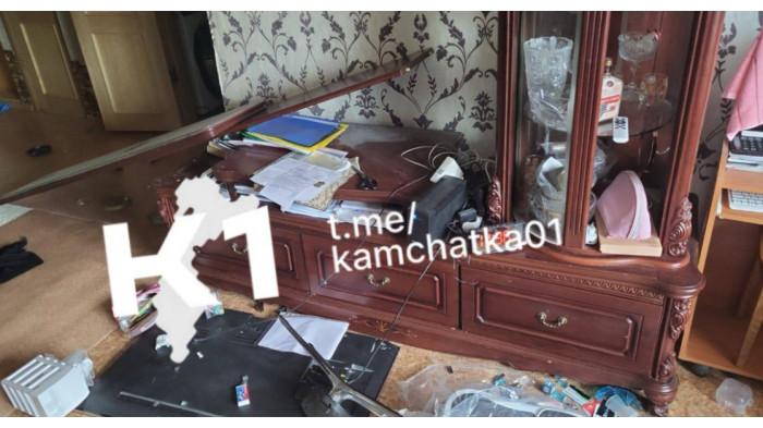 GEMPA RUSIA - Monitor dan barang lain jatuh akibat gempa di Semenanjung Kamchatka, Rusia, Rabu, 30 Juli 2025.