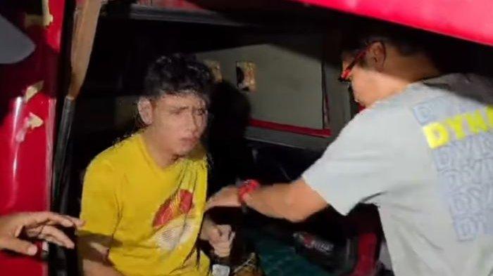 PENANGKAPAN TERSANGKA PEMERASAN - Aktor Muhammad Rayyan Alkadrie (MRA) ditangkap polisi di indekosnya, kawasan Depok, Depok, Kamis (5/6/2025) malam.