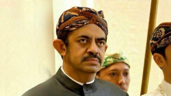 RIZA CHALID TERSANGKA - Muhammad Riza Chalid (MRC) ditetapkan Kejaksaan Agung (Kejagung) sebagai satu dari sembilan tersangka baru dalam kasus tindak pidana korupsi tata kelola minyak mentah dan produk kilang PT Pertamina Subholding dan Kontraktor Kontrak Kerja Sama (KKKS). Riza Chalid dikenal sebagi 