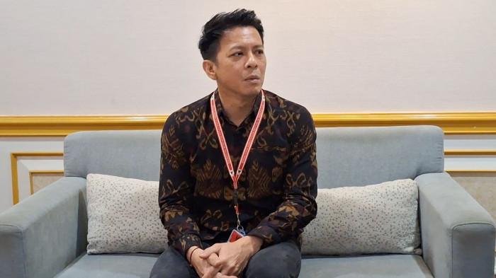 UU HAK CIPTA - Musisi Ariel NOAH saat diwawancarai di Gedung Mahkamah Konstitusi (MK), Jakarta, Selasa (22/7/2025). Ariel menegaskan bahwa gugatan dirinya bersama 28 musisi terhadap sejumlah pasal dalam UU Hak Cipta bukan demi kemenangan perkara, melainkan untuk memperjuangkan kepastian hukum bagi para pelaku pertunjukan.