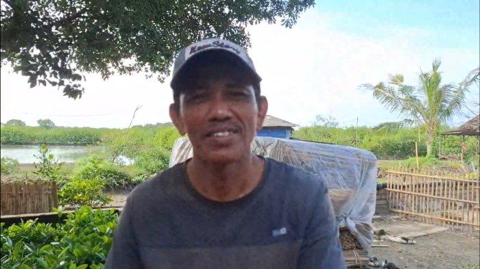 Nelayan bernama Heru menyampaikan tentang pagar laut misterius di pesisir Tangerang, saat ditemui di Desa Kronjo, Kecamatan Kronjo, Kabupaten Tangerang, Banten, Jumat (10/1/2025).