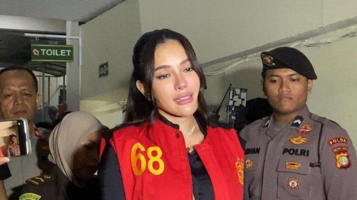 Fitri Salhuteru Sentil Ketidakhadiran Dokter Tif di Sidang Nikita Mirzani: 'Sindikat Pertemanan'?