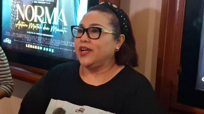 NUNUNG JUAL ASET - Komedian Nunung beberkan alasan dirinya menjual aset-asetnya di Jakarta karena kasus narkoba 2019 dan diterpa pandemi Covid-19. Nunung ditemui di kawasan Cikini Jakarta Pusat, Rabu (26/2/2025).