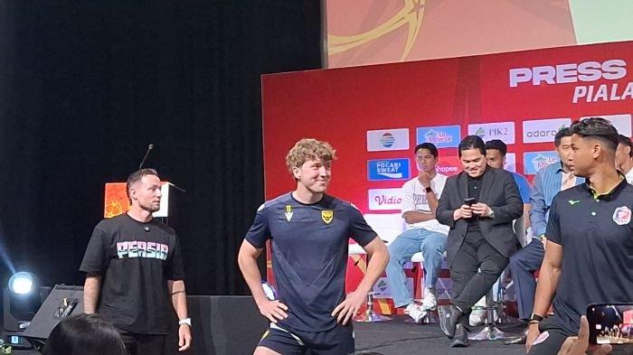 OLE ROMENY PIALA PRESIDEN - Striker Oxford United, Ole Romeny saat hadir dalam konferensi pers Piala Presiden 2025 di SCTV Tower, Senayan, Jakarta, Jumat (4/7/2025).