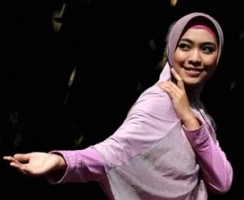 Oki Setiana Dewi Terjebak Situs Porno - TribunNews.com