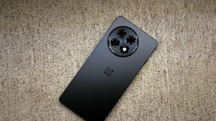 PONSEL PINTAR ONEPLUS - Smartphone OnePlus 13R juga masuk jajaran perangkat yang menjadi pesaing Vivo V50.