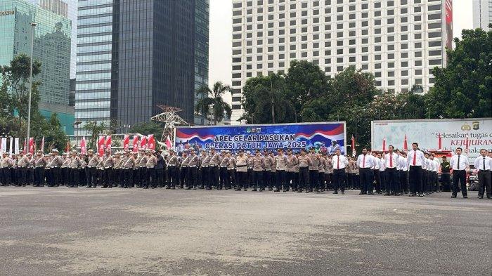 PATUH JAYA - Polda Metro Jaya menggelar Operasi Patuh Jaya 2025 selama 14 hari mulai 14 Juli hingga 7 Juli 2025 di Lapangan Presisi Ditlantas Polda Metro Jaya, Jakarta, Senin (14/7/2025)