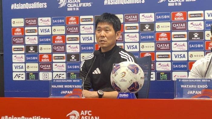 PELATIH TIMNAS JEPANG - Pelatih Timnas Jepang, Hajime Moriyasu saat saat menghadiri sesi pre match press conference di Suita Football Stadium, Osaka, Jepang, Senin (9/6/2025).