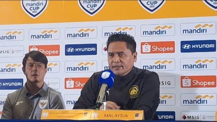 PELATIH TIMNAS U-23 MALAYSIA - Pelatih Timnas Malaysia U-23 Nafuzi Zain saat hadir dalam sesi pre match press conference grup A Piala AFF U-23 2025 di Media Center SUGBK. Senayan, Jakarta, Senin (14/7/2025).