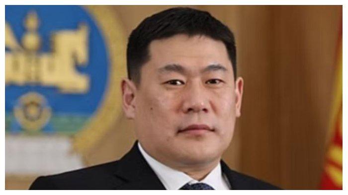 PM MONGOLIA DIDEMO - Perdana Menteri (PM) Mongolia, Oyun-Erdene Luvsannamsrai, didemo selama dua pekan agar mundur dari jabatannya. Adapun hal ini dipicu dari unggahan pertunangan mewah anak Oyun-Erdene di media sosial di tengah krisis yang dialami oleh rakyat Mongolia.