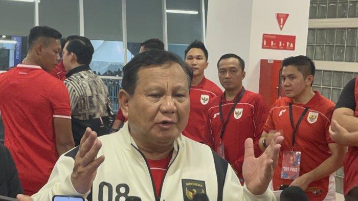 TIMNAS INDONESIA MENANG - Presiden Prabowo Subianto menonton Timnas Indonesia vs Bahrain dalam ajang Kualifikasi Piala Dunia Zona Asia di Stadion Utama Gelora Bung Karno, Selasa (25/3/2025). Presiden Prabowo memuji para pemain Timnas yang sudah berjuang sangat keras.