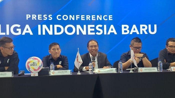 PRESKON PT LIB - Operator kompetisi sepakbola Indonesia, PT Liga Indonesia Baru (LIB) saat mengadakan konferensi pers terkait perkembangan kompetisi yang dijalankan oleh PT LIB, Kantor PT LIB, Menara Mandiri, Sudirman, Jakarta, Rabu (9/4/2025).
