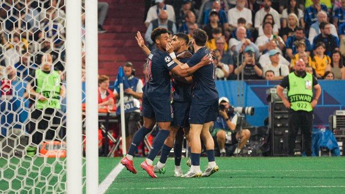 SELEBRASI - Pemain Paris Saint-Germain (PSG) merayakan gol pertama Achraf Hakimi pada menit ke-12 saat pertandingan final Liga Champions melawan Inter Milan di Allianz Arena, Munich, Minggu (1/6/2025). PSG berhasil menang 5-0 atas Inter.