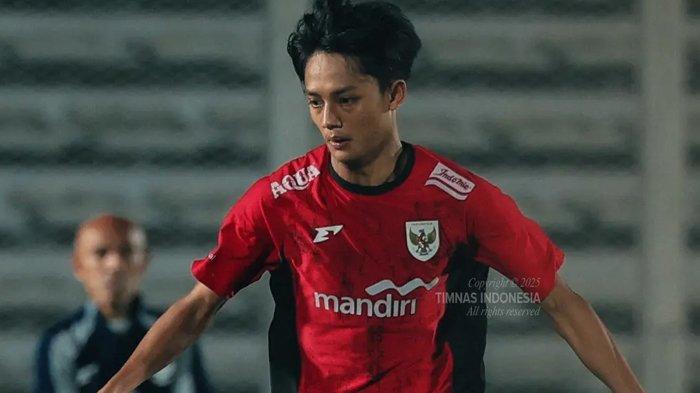 LATIHAN - Pemain Timnas U23 Indonesia, Achmad Maulana Syarif menjalani latihan Gerald Vanenburg jelang Piala AFF U23 2025. (Foto diambil dari website Kita Garuda pada Rabu, 9 Juli 2025).