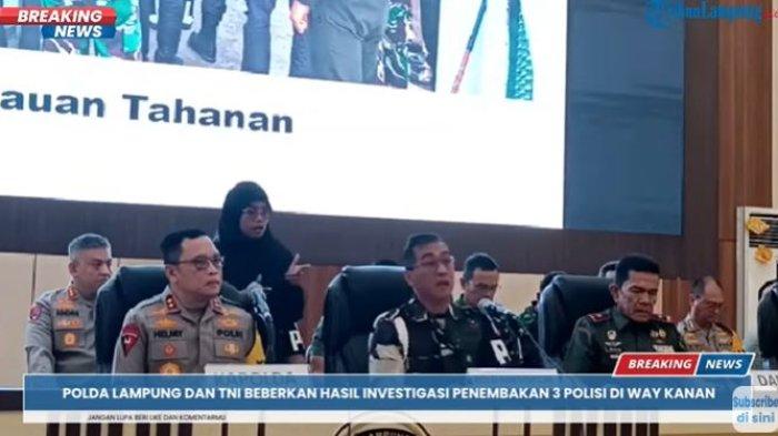 DUA OKNUM TNI TERSANGKA - WS Danpuspomad, Mayjen TNI Eka Wijaya Permana dalam konferensi pers yang digelar di Mapolda Lampung, Selasa (25/3/2025). Dia mengumumkan bahwa Kopka Basarsyah menjadi tersangka penembakan terhadap tiga anggota Polsek Negara Batin. Sementara, Peltu Lubis tersangka kasus judi sabung ayam.