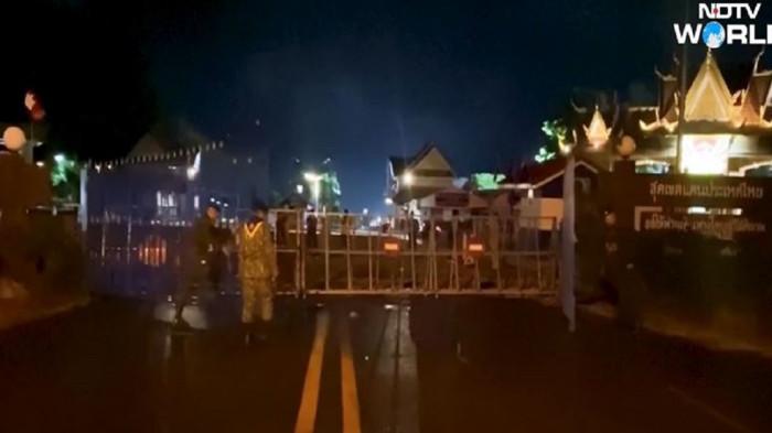 PERBATASAN THAILAND KAMBOJA - Tangkapan layar YouTube NDTV pada Jumat (25/7/2025) yang menampilkan perbatasan darat antara Thailand dan Kamboja pada malam hari.Bentrokan sengit di perbatasan Thailand dan Kamboja pada Kamis, 24 Juli 2025 telah menewaskan 14 orang.