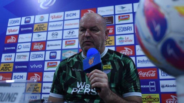JUMPA PERS - Pelatih Persib Bandung, Bojan Hodak memberikan keterangan pers jelang pertandingan melawan Barito Putera di Stadion Gelora Bandung Lautan Api, Kamis, 8 Mei 2025. (Website Persib - 8/5/2025)