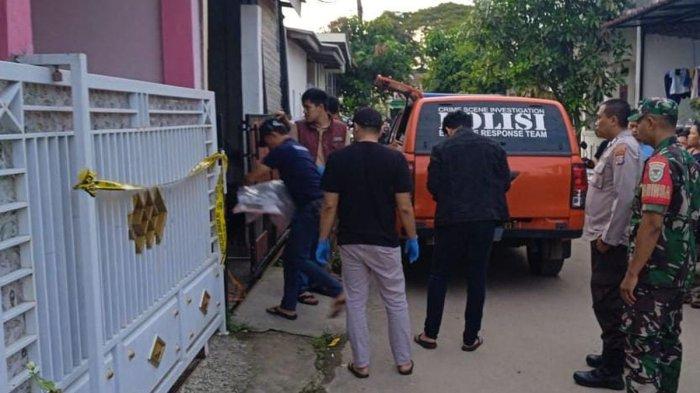 Petugas mendatangi lokasi perampokan