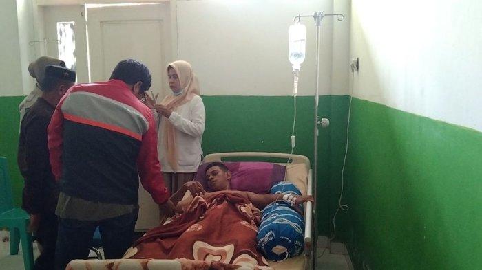 POLISI ANIAYA POLISI - Seorang anggota Polres Baubau, Bripda A (22), diduga menjadi korban penganiayaan yang dilakukan oleh 2 orang seniornya di dalam barak Mapolres Baubau, Kamis (21/2/2025) malam. Akibatnya, Bripda A harus menjalani operasi di rumah sakit karena organ pankreasnya bocor dan mengeluarkan darah. Bripda A mendapat perawatan di RSUD Palagimata Baubau. (DEFRIATNO NEKE)