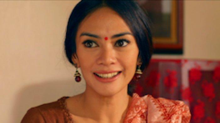 Poster film terbaru Netflix, Melukis Harapan di Langit India ewf