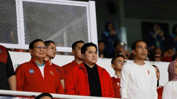 TIMNAS INDONESIA - Prabowo Subianto, Erick Thohir dan Joko Widodo (Jokowi) di SUGBK, Jakarta. Kini Presiden Republik Indonesia, Prabowo Subianto, berencana menyaksikan langsung pertandingan Timnas Indonesia versus Bahrain dalam laga kualifikasi Piala Dunia 2026 di SUGBK, Jakarta, Selasa (25/3/2025) malam.