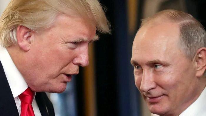 TRUMP DAN PUTIN - Presiden Amerika Serikat, Donald Trump dan Presiden Rusia, Vladimir Putin dalam sebuah konferensi internasional pada 2017 silam. Rusia dinilai memiliki agenda besar untuk merangkul AS dengan menjadikan Ukraina sebagai alat tawar dalam perundingan gencatan senjata.