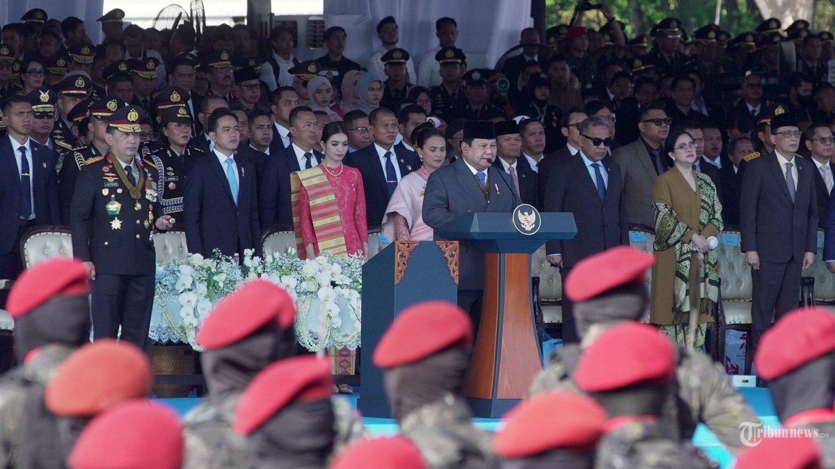 HUT BHAYANGKARA - Presiden Prabowo Subianto didampingi Kapolri Jenderal Listyo Sigit Prabowo menghadiri HUT Bhayangkara ke-79 di Monas, Jakarta Pusat, Selasa (1/7/2025). HUT ke-79 Bhayangkara mengangkat tema Polri Untuk Masyarakat sebagai cerminan semangat pengabdian dan transformasi kepolisian Repeublik Indonesia. Tribunnews/Jeprima