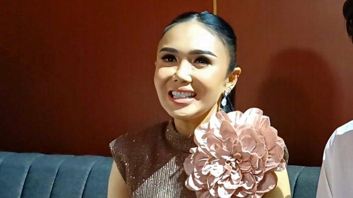 RUTINITAS YUNI SHARA - Penyanyi Yuni Shara berbagi cerita tentang kegiatannya sehari-hari, yang memang tidak diketahui banyak orang.