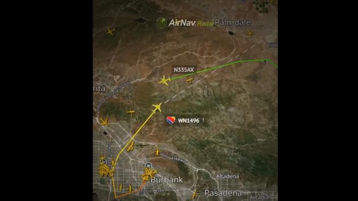 Radar pesawat nyaris tabrakan