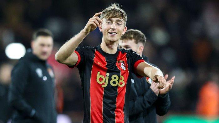 SENYUMAN DEAN HUIJSEN - Reaksi bek Bournemouth, Dean Huijsen pada pertandingan Liga Inggris di Vitality Stadium.